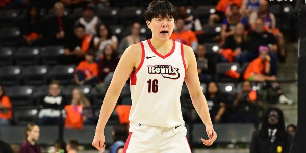 杨瀚森季后赛首战6分5板2助+2盖帽 混音险胜卡皮坦人