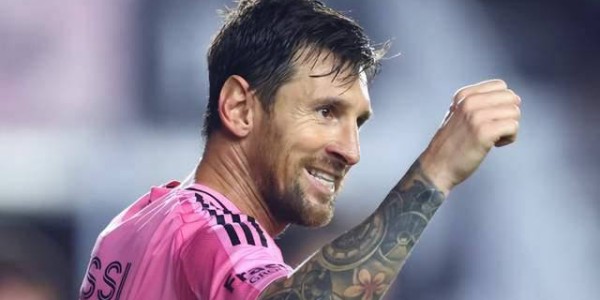 梅西38岁再创辉煌：头球破门 美职联30球全场欢呼