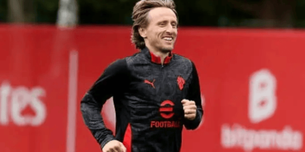 米兰引援迎来绝佳契机！格里马尔多公开示好，德甲全能左闸有望低价来投