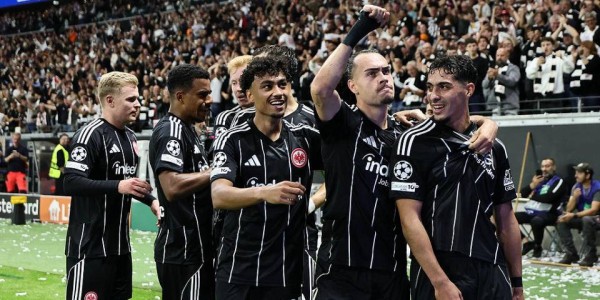 德甲黑马法兰克福欧冠登顶，首秀神锋2射1传创造神迹