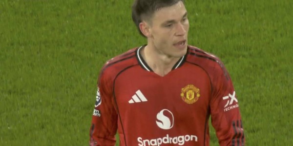 曼联隐形后腰遭基恩怒骂！曝拉爵愿亏1500万清洗，转会谈判已开启