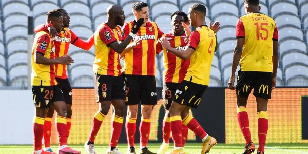 随着马赛1-0，朗斯1-0，榜首易主，法甲最新积分榜如下