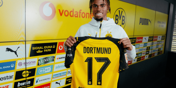 官方：多特签下切尔西小将丘库埃梅卡 转会费2500万欧