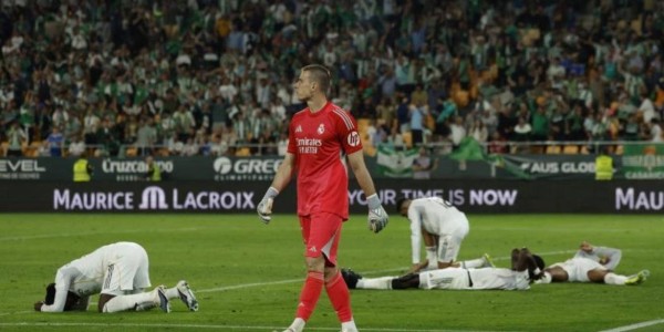 爆冷！皇马被绝平再遭耻辱，四大皆空危机加剧，巴萨最快下轮问鼎西甲冠军