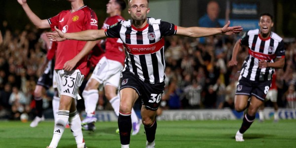 杀人诛心！英乙队点球战淘汰曼联 主帅称赞红魔走在正确道路