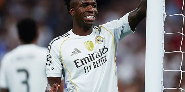 在阿隆索麾下受冷落，维尼修斯对皇马生涯失去信心