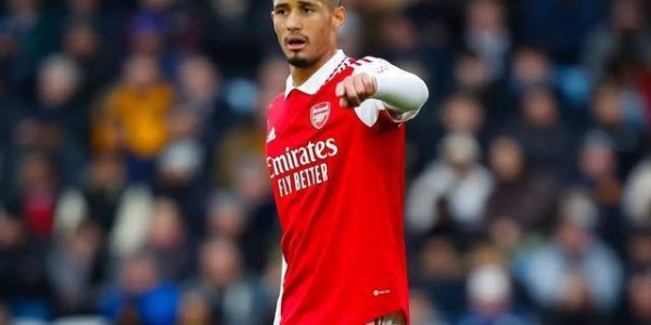 2-1！全都是角球，且都是阿森纳进的！多赛1轮领先曼城5分