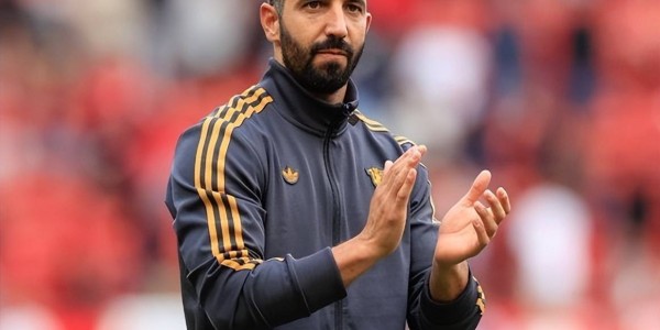 曼联开列2026年冬窗引援名单，至少拿下一名中场球员