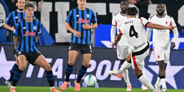 （体育）足球——意甲：亚特兰大平AC米兰