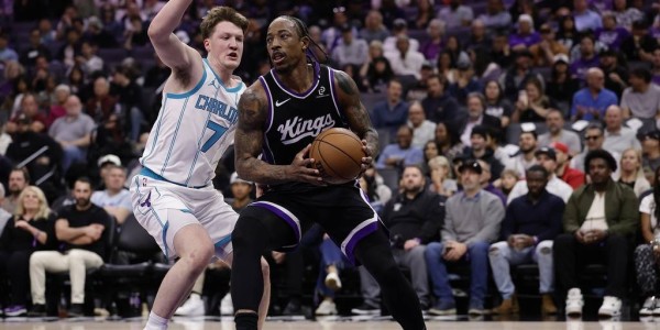 鲍尔30分德罗赞空砍39分 黄蜂胜国王