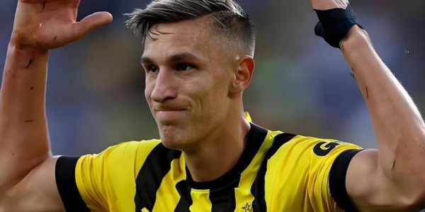 曼联利物浦上演抢人大战，德甲5500万铁卫身价腰斩，3000万镑谁能签下这位德国后防核心？