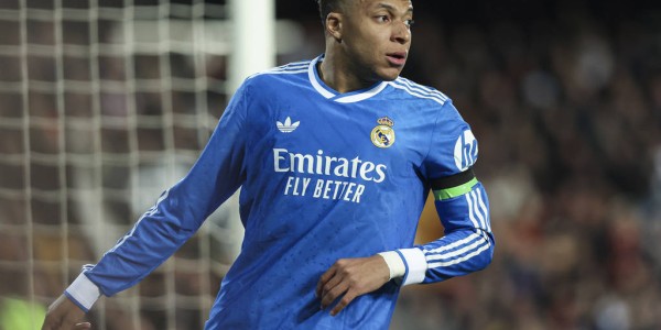 西甲-姆巴佩破门皇马2-0瓦伦 联赛7连胜仍差巴萨1分