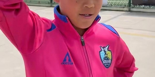 16岁刘凯源踢爆西甲U19后卫，背后是家庭全力支持