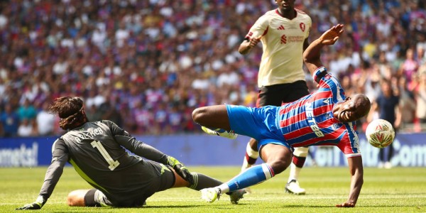 阿利森留队利物浦：转会传闻背后的真实故事与战术分析