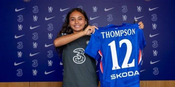 切尔西女足官方：20岁美国前锋艾丽莎-汤普森加盟，签约至2030年