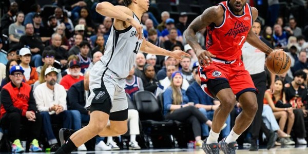 福克斯22+8卡斯尔20分 马刺轻取快船豪取11连胜