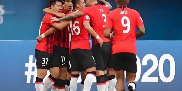 李新翔再次收到德甲狼堡2000万报价！希望他下个月就能来俱乐部直接踢主力，值得期待