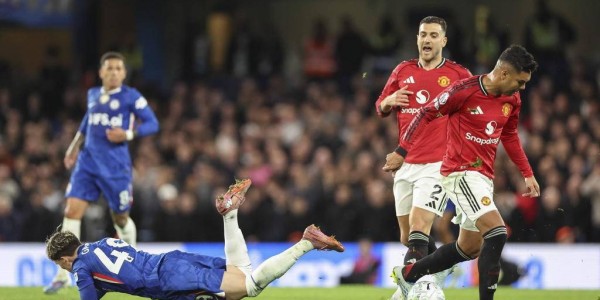 英超积分榜：曼联基本锁定欧冠席位 热刺在降级区挣扎