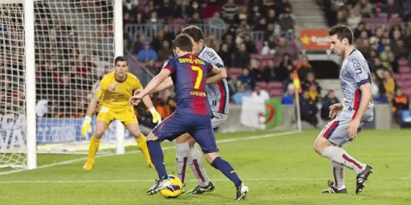 周日018 西甲：巴塞罗那vs塞维利亚——主场龙遇克星复仇战，残阵巴萨能否守住榜首？