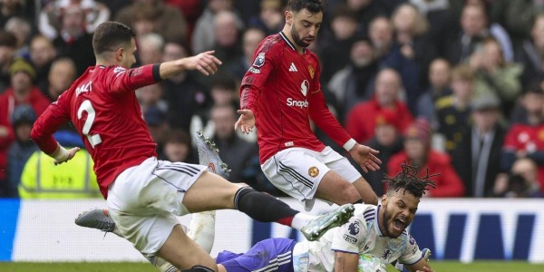 维拉不敌曼联后，埃梅里才发现不对劲，难怪卡里克一直按兵不动