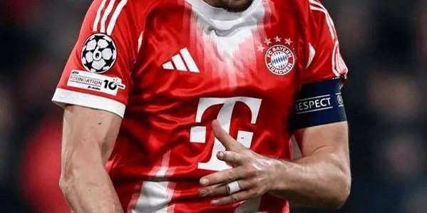 足坛一夜动态：拜仁造4-0惨案，切尔西0-3吞四连败，斯洛特输球甩锅